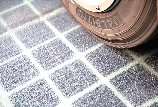 世界首条光伏高速公路建成通车！电动汽车福利来了！