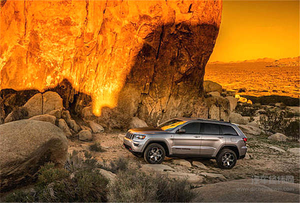 Jeep大切诺基越来越“野” 谁来降服？！