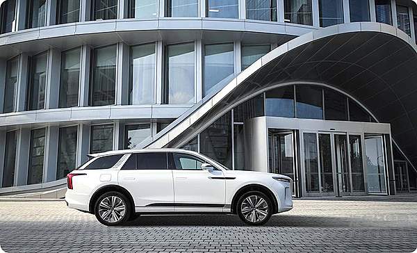 如此澎湃的动力 是红旗E-HS9的回应