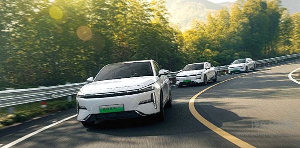 百公里亏电油耗2.9L综合续航2100km 秦L真的完胜银河L6吗？