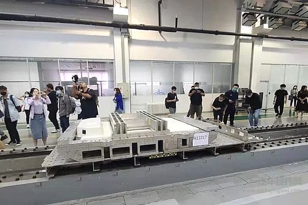 不冒烟不起火不爆炸 现场震撼体验岚图电池试验