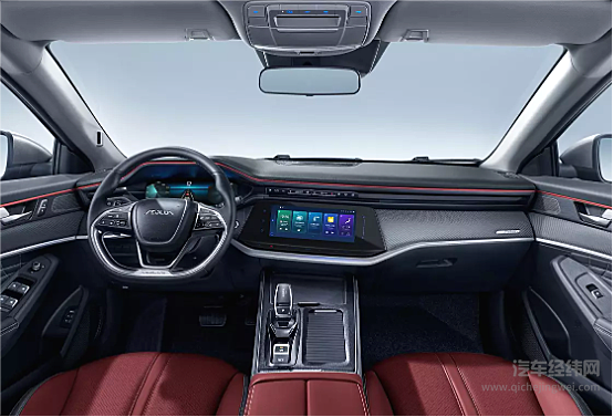 年轻化轿车二选一 思皓曜能否挑战奕炫MAX？