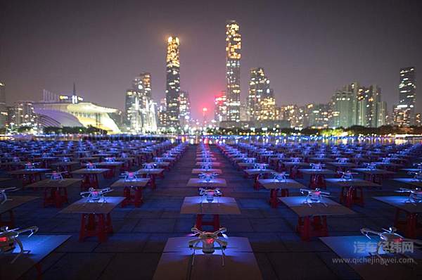 大众汽车品牌庆祝全新标识中国首发 盛大无人机表演闪耀广州塔