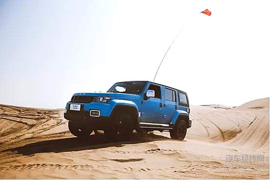 国潮越野之光 BJ40刀锋英雄版上市售价16.99-20.49万元