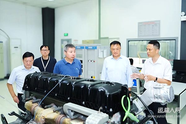 尤崢到東風(fēng)商用車技術(shù)中心調(diào)研指導(dǎo)工作