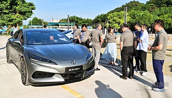 比亚迪易三方、第五代DM技术：开启技术新篇章赋能品牌竞争力