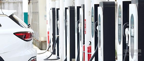 最高法发布辅助驾驶责任指导案例 明确驾驶人主体责任