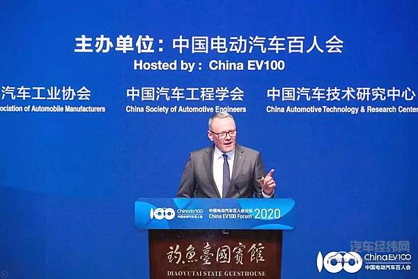 　　大众汽车集团（中国）CEO、大众汽车乘用车品牌中国CEO冯思翰博士