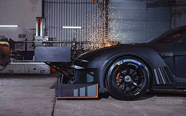 把尾翼装在车头？这是什么骚操作