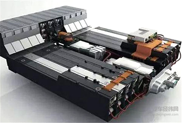 自燃事件增多致三元电池受争议 磷酸铁锂产销回暖现反弹迹象