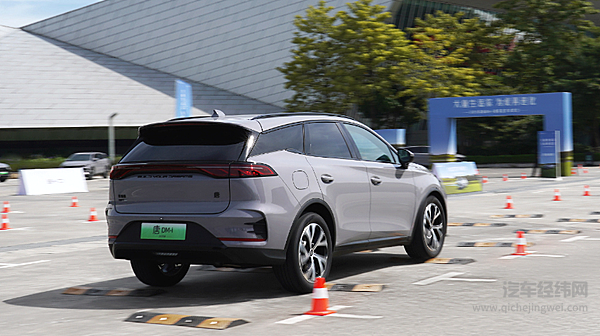 同为中型SUV 比亚迪唐与深蓝S07谁表现更好？