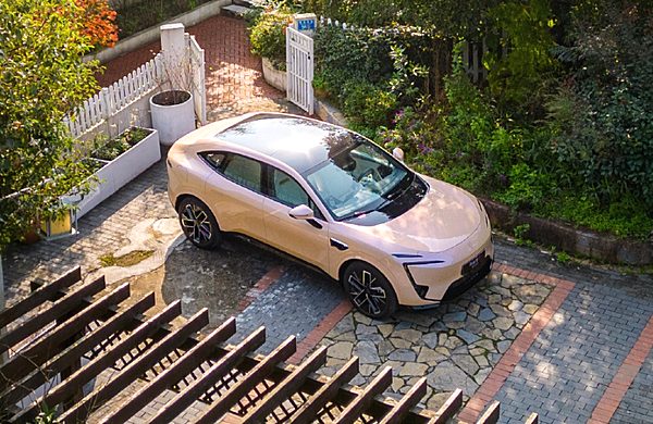 瞄准高端市场 红旗天工08上市与阿维塔11相比谁更强？