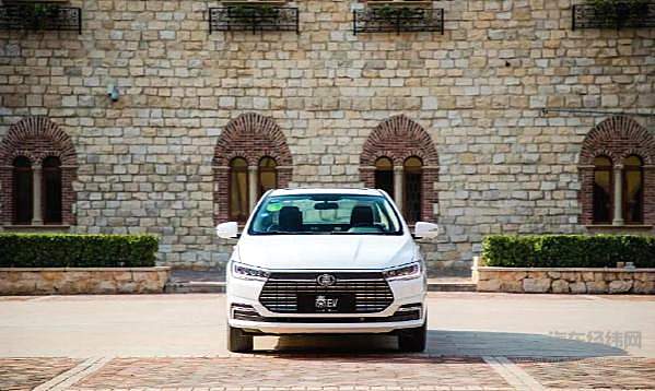 禁售燃油车的脚步越来越近 中外车企加速布局新能源！