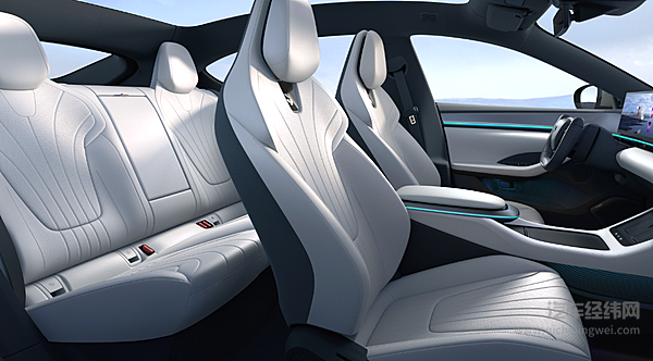 30万元内中大型纯电轿车对决 极越07与极氪001谁表现更好？