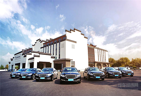 红旗变换车道 借新能源弯道超车？！