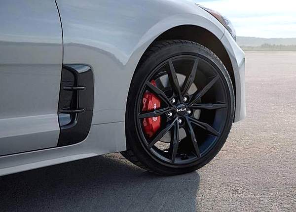 斯汀格天蝎特别版海外亮相 原来现代起亚这么强？