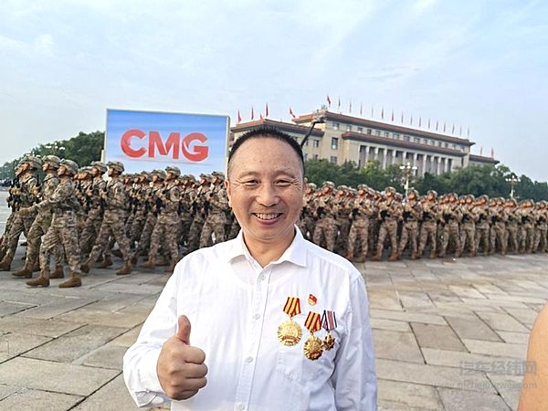 王建清受邀在九三阅兵仪式现场观礼