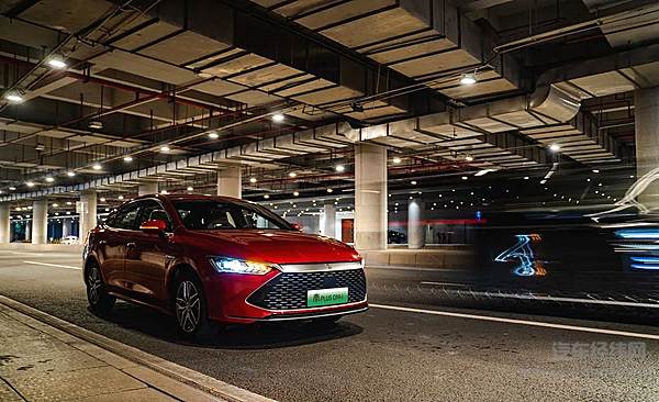 集体冲击高端市场 国产新能源真的很贵吗？