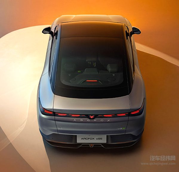 15分钟增加380km续航 极狐能否依靠阿尔法S5崛起？