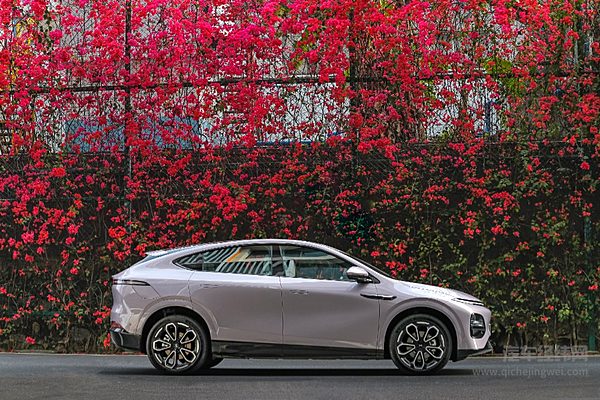 20万预算选纯电SUV 阿维塔07和小鹏G6谁更懂用户？