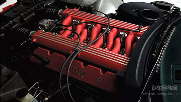 好莱坞为他拍电影，法拉利视他为劲敌。他就是卡罗尔·谢尔比