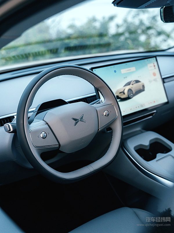 10万元左右可入手 深蓝SL03与小鹏MONA M03 谁更懂年轻人？