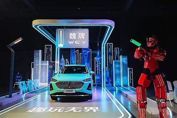 新一代智能混动SUV WEY玛奇朵首次开箱引爆魔都激情