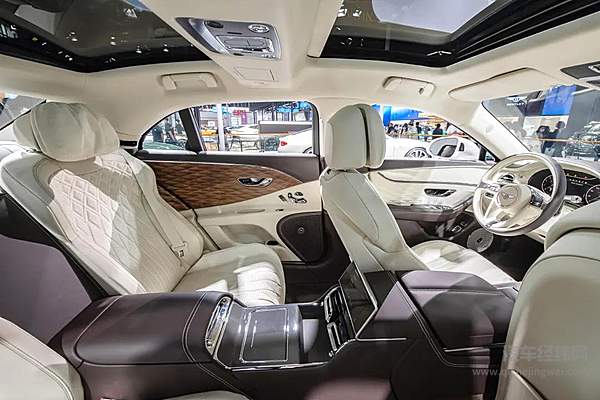 宾利汽车首次携全新产品阵容亮相北京国际车展