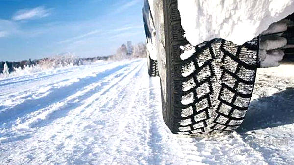 冰雪路面上四驱不如两驱？真的假的？