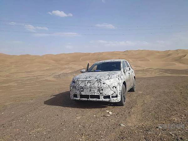 标定用车，内外饰都有重重伪装