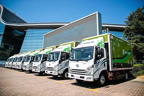 上海燃料电池汽车示范应用首批“发车”