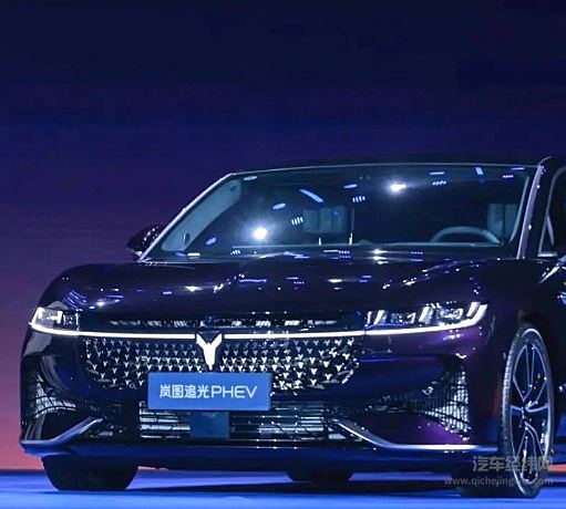 岚图首款电混轿车上市 综合续航1260km！