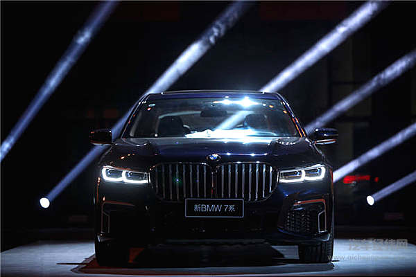 更快更大更亮眼 宝马新7系冲击D级车市场！