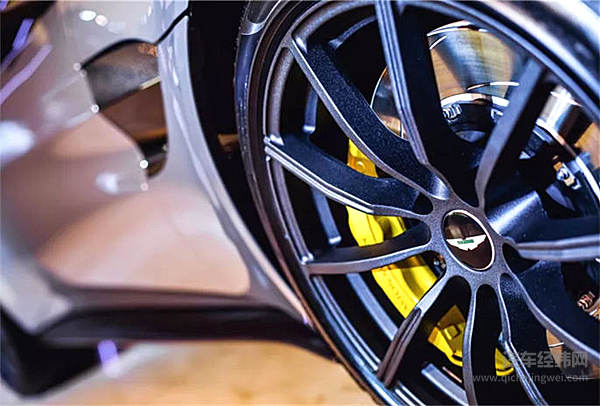 桀色难驯 全新VANTAGE震撼登陆上海