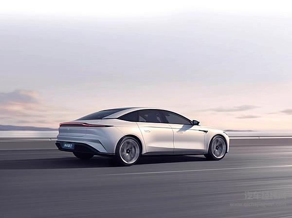 智己L7对标蔚来ET7 谁是新势力轿车旗舰领军车型