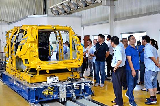 一辆电动出租车是怎样炼成的？深圳“的哥的姐”探营比亚迪