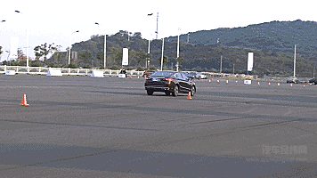 吉利春晓基地高难度试炼 直击极限驾驶的“暴走”瞬间