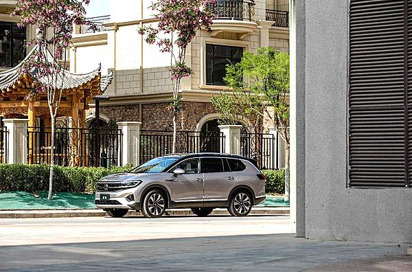 于和伟助阵 一汽-大众首款大型SUV揽境西安上市