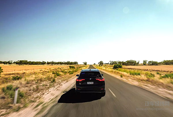 在澳洲内陆与蔚来ES8一起感受盛夏的风