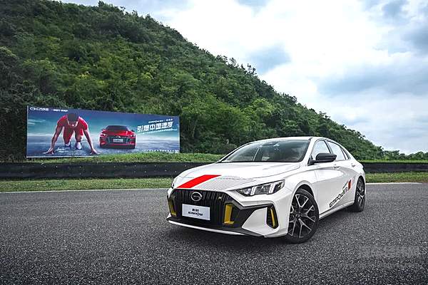 秒变迷弟！影豹飞人版9.83万元致敬亚洲飞人苏炳添