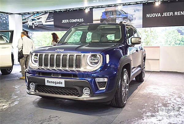 亲临2018都灵车展，在城堡与公园中跟意大利车迷疯狂一把