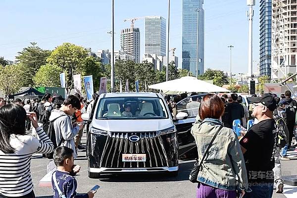 广汽传祺携历代MPV车型登陆广州情怀车展 历代