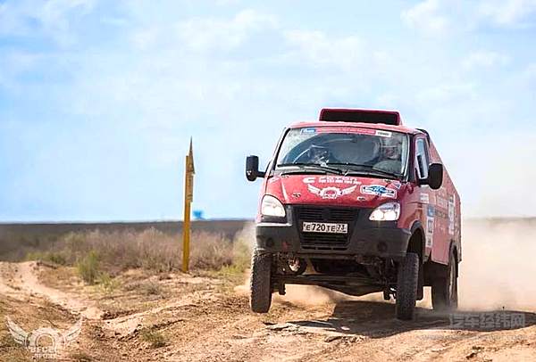 康明斯发动机超燃助力 在沙漠撩动火热夏天