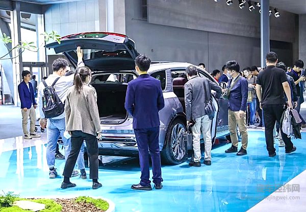 冲击年销40万辆 红旗的双管齐下是怎么做到的？