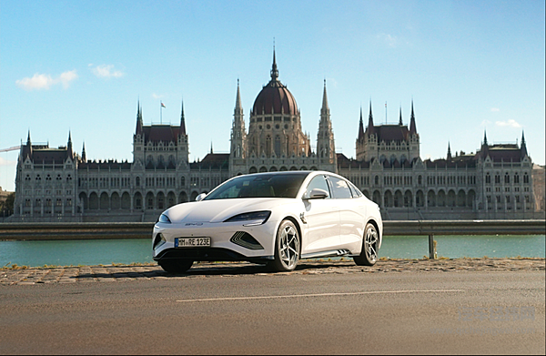 比亚迪海豹在匈牙利首都布达佩斯