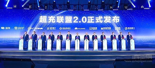 央视春节特别报道：华为兆瓦超充让电动重卡全场景畅行无阻