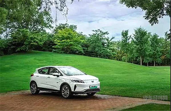 帝豪GSe上市11.98万元起售，帝豪家族年内全面新能源化