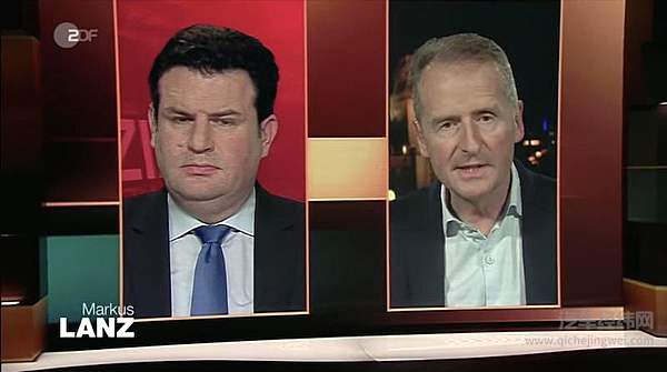 大众集团首席执行官Herbert Diess（右）