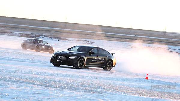 在冰面一次解锁6大F1赛道 我“漂”了