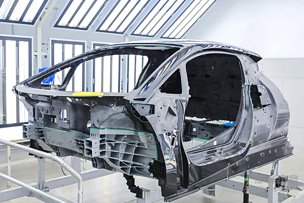 比亚迪下线第900万辆新能源汽车 仰望U9翻开中国超跑时代新篇